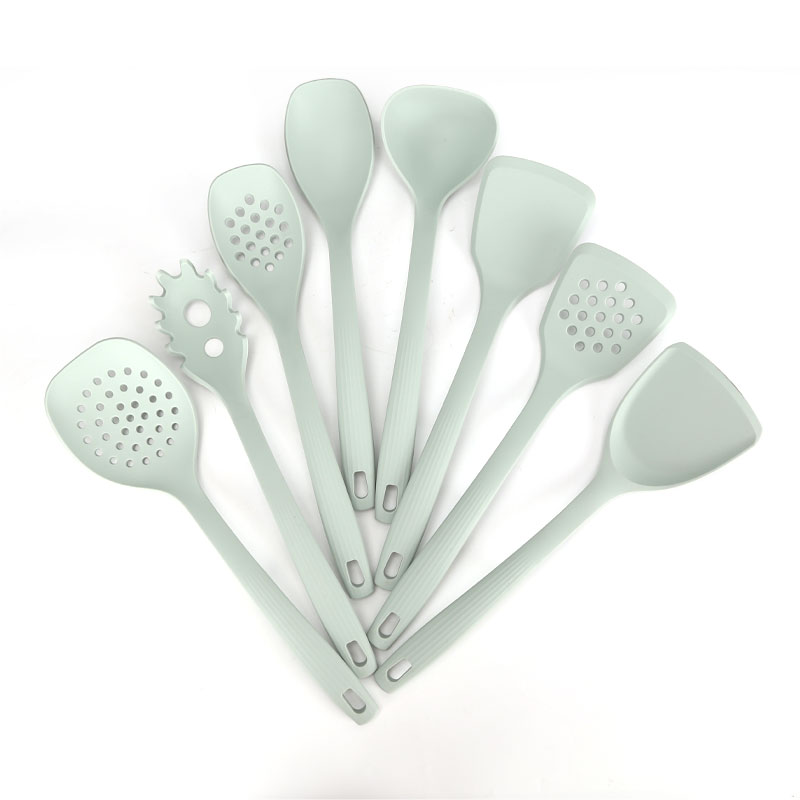 Wie verbessert ein einteiliges, nahtloses Utensilienset aus Silikon das Kocherlebnis in der Küche?